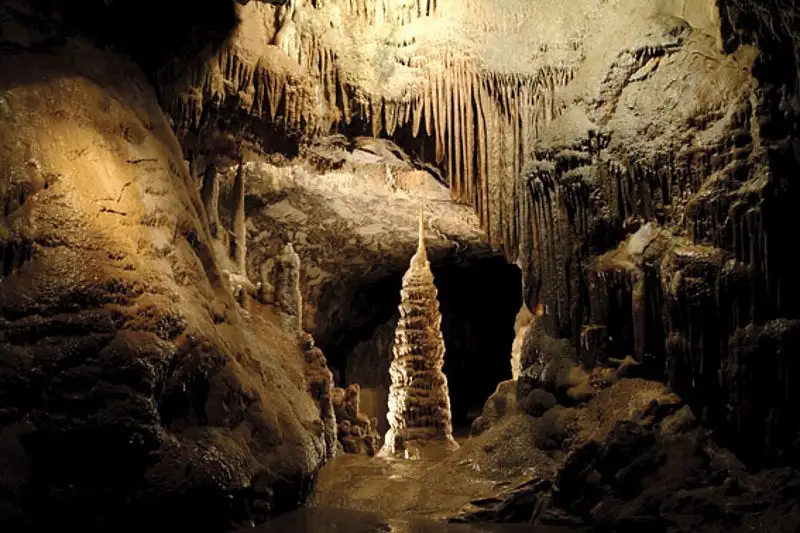 Dechenhöhle Höhlenmuseum Kaiserhalle